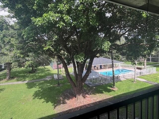 Недавно продано: $211,000 (2 спален, 2 ванн, 990 Квадратных фут)