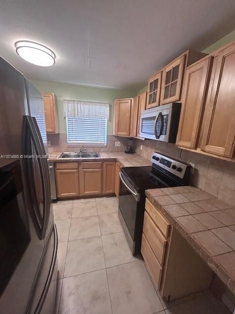 Недавно продано: $211,000 (2 спален, 2 ванн, 990 Квадратных фут)