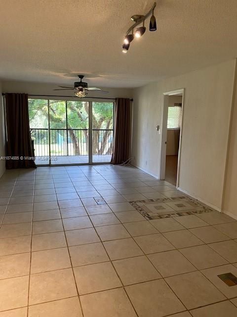 Недавно продано: $211,000 (2 спален, 2 ванн, 990 Квадратных фут)