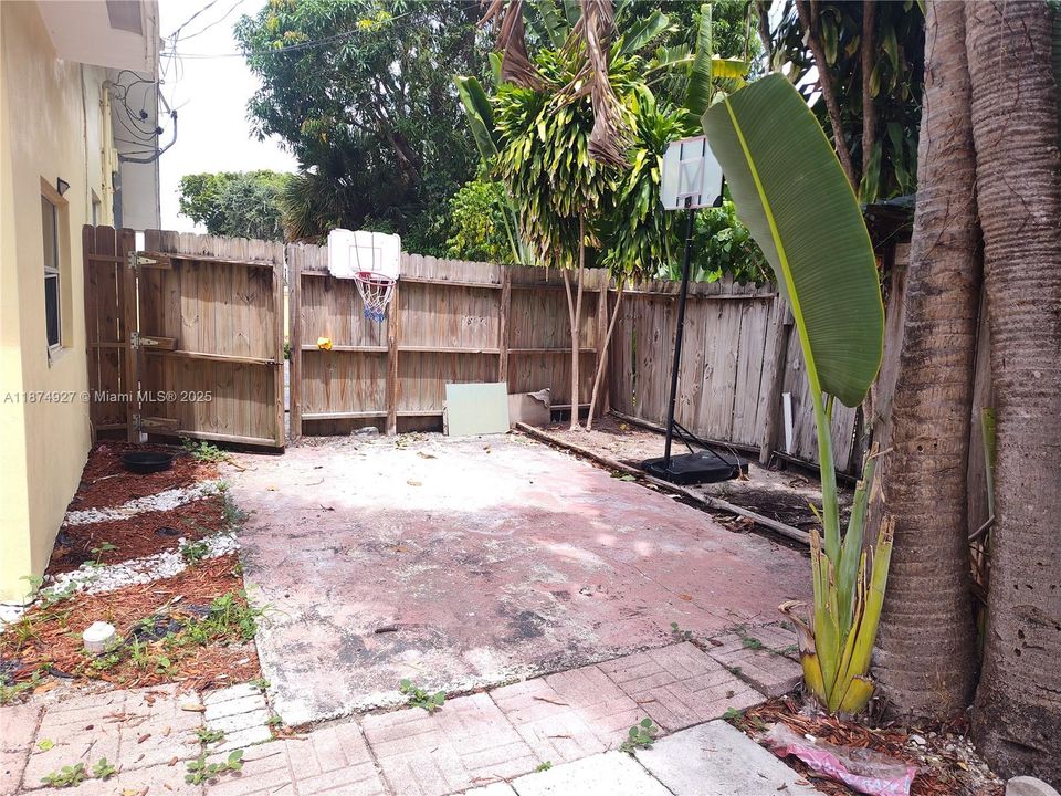 For Sale: $650,000 (0 beds, 0 baths, 2204 Square Feet)