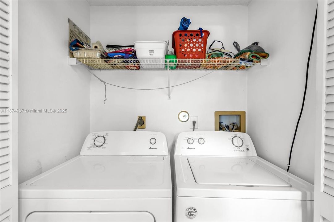 Под контрактом: $319,000 (2 спален, 2 ванн, 1185 Квадратных фут)