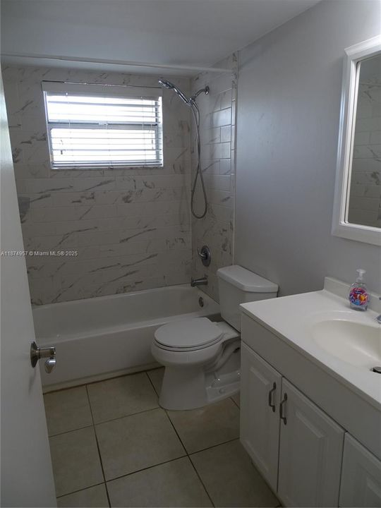 На продажу: $302,000 (2 спален, 1 ванн, 878 Квадратных фут)