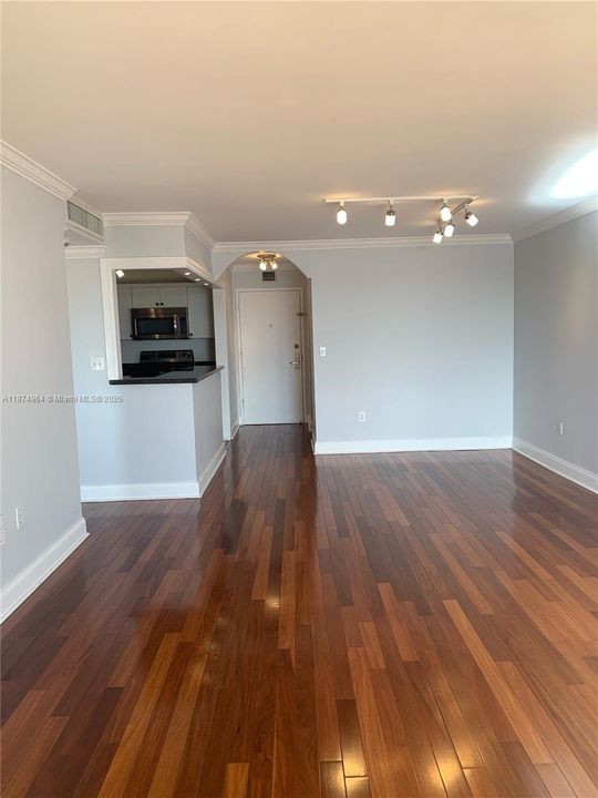 Active With Contract: $495,000 (1 beds, 1 baths, 804 Square Feet)