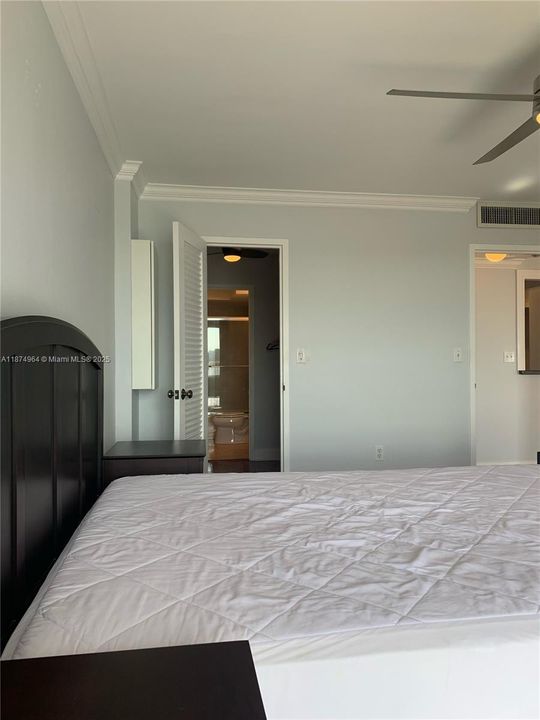 Active With Contract: $495,000 (1 beds, 1 baths, 804 Square Feet)