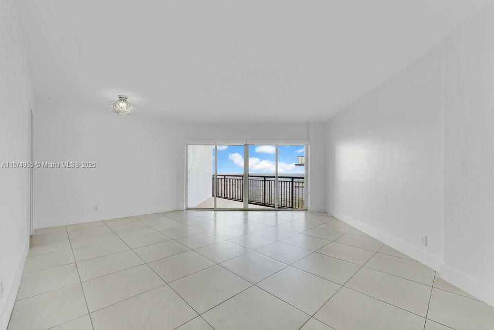 最近租的: $2,300 (1 贝兹, 1 浴室, 650 平方英尺)