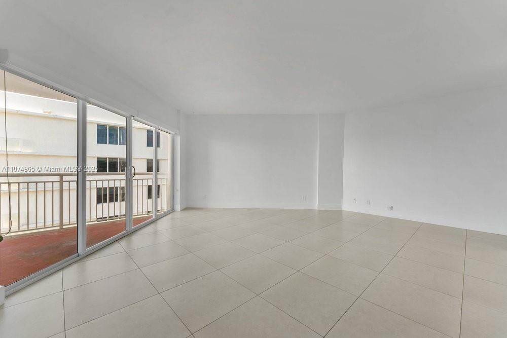 最近租的: $2,300 (1 贝兹, 1 浴室, 650 平方英尺)