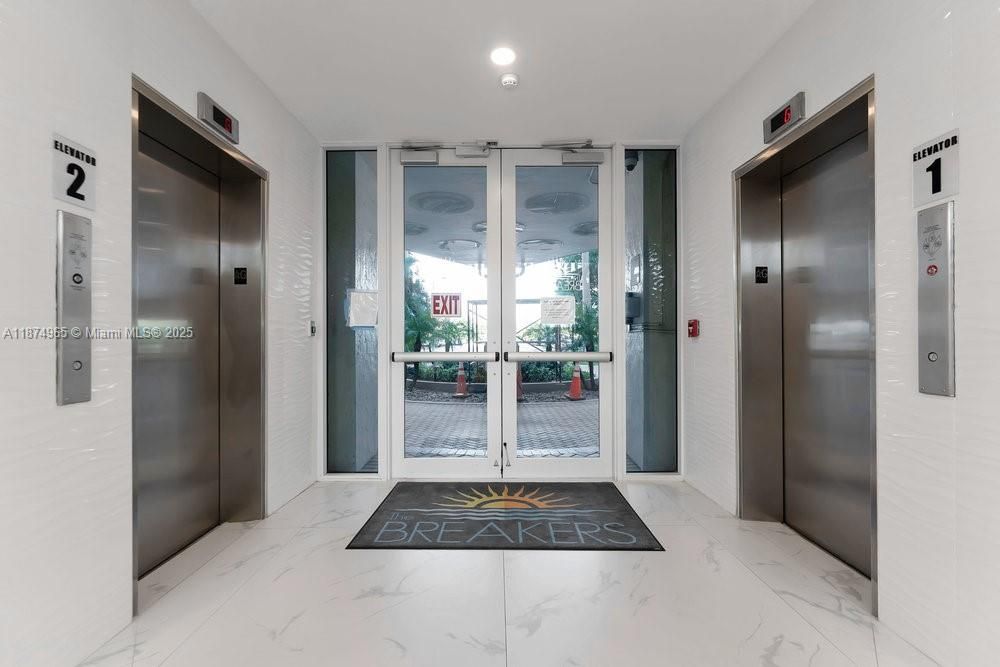 最近租的: $2,300 (1 贝兹, 1 浴室, 650 平方英尺)