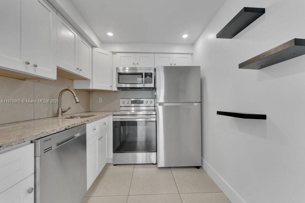 最近租的: $2,300 (1 贝兹, 1 浴室, 650 平方英尺)