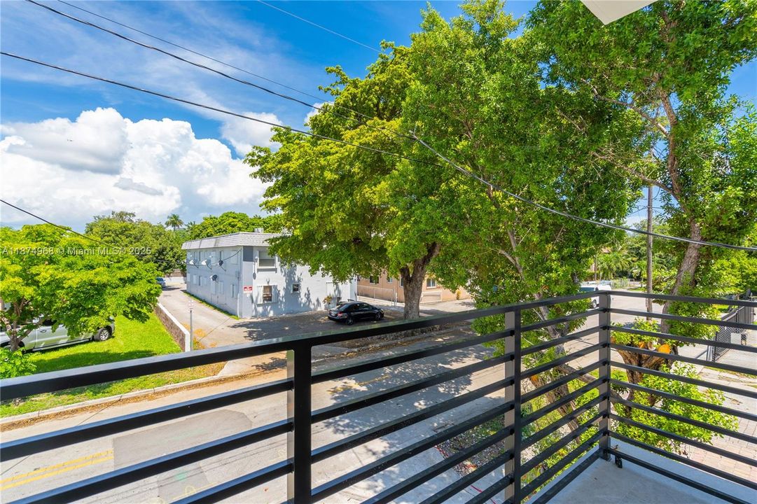 Active With Contract: $451,000 (3 beds, 2 baths, 1300 Square Feet)