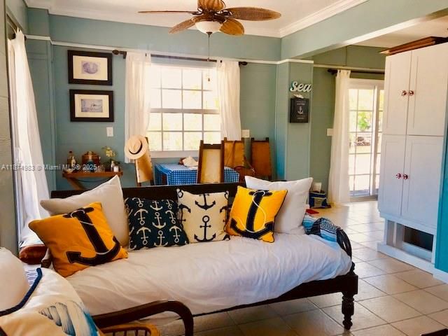 出租: $4,500 (3 贝兹, 1 浴室, 1116 平方英尺)