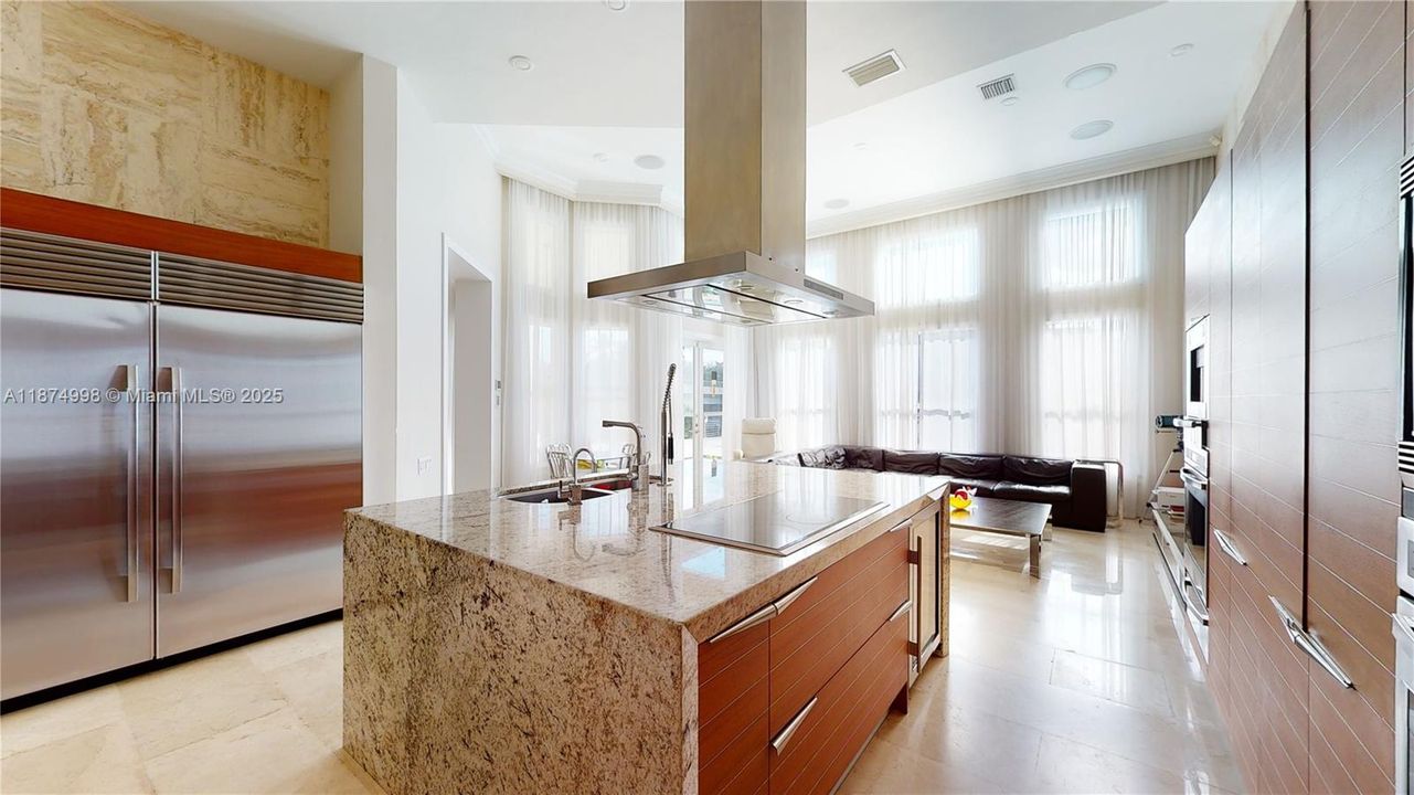 Recently Sold: $3,549,000 (4 beds, 4 baths, 3932 Square Feet)