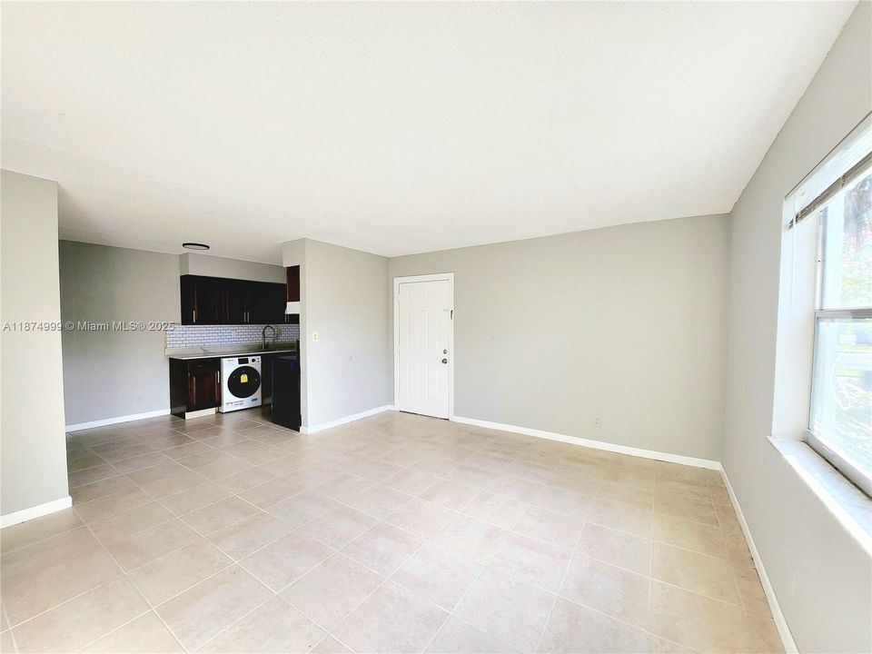 最近租的: $1,900 (2 贝兹, 1 浴室, 4175 平方英尺)