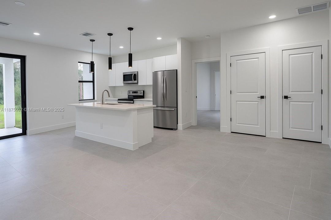 最近租的: $2,250 (3 贝兹, 2 浴室, 0 平方英尺)