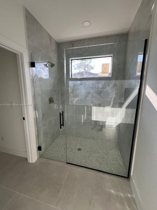 最近租的: $2,250 (3 贝兹, 2 浴室, 0 平方英尺)