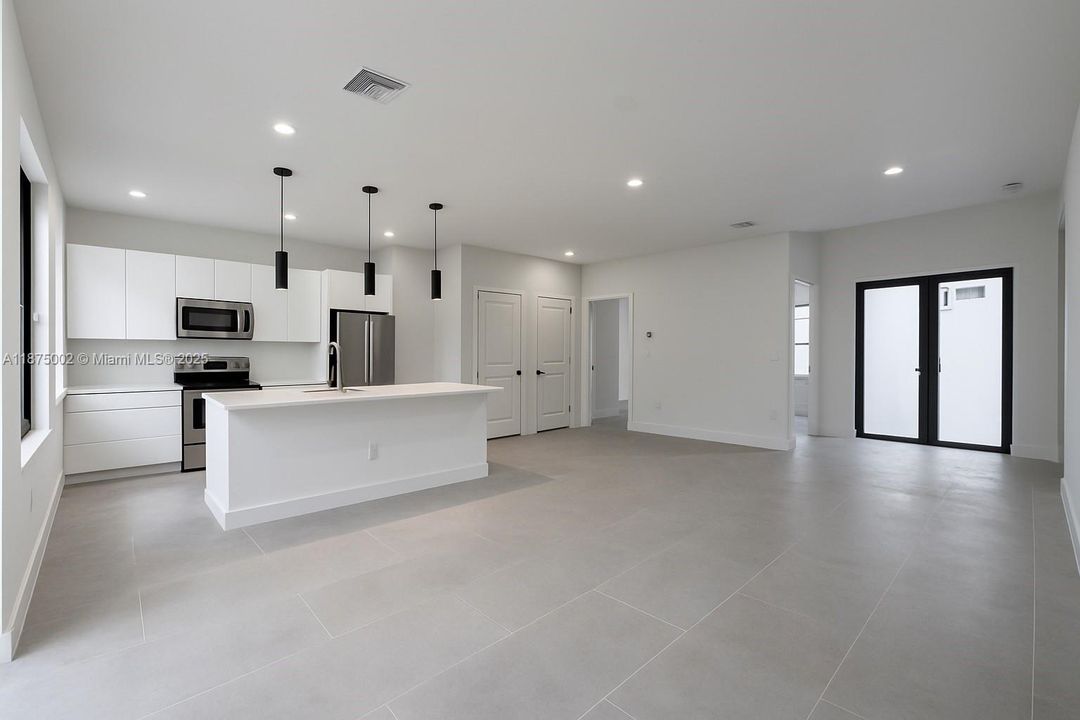 最近租的: $2,250 (3 贝兹, 2 浴室, 0 平方英尺)