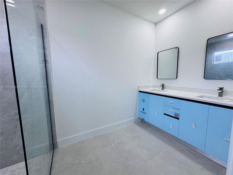 最近租的: $2,250 (3 贝兹, 2 浴室, 0 平方英尺)