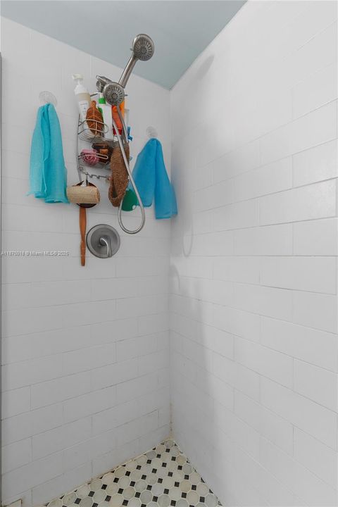 Под контрактом: $405,000 (3 спален, 2 ванн, 1508 Квадратных фут)