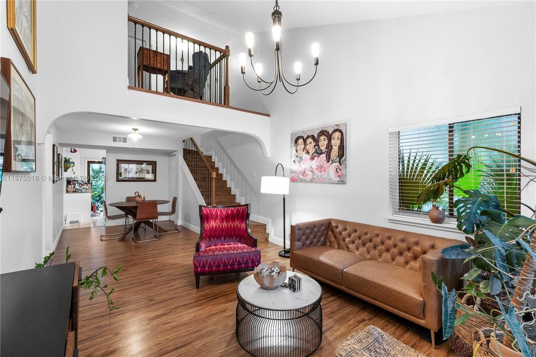 Под контрактом: $405,000 (3 спален, 2 ванн, 1508 Квадратных фут)