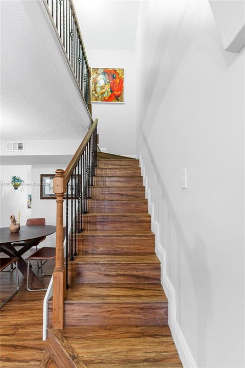 Под контрактом: $405,000 (3 спален, 2 ванн, 1508 Квадратных фут)