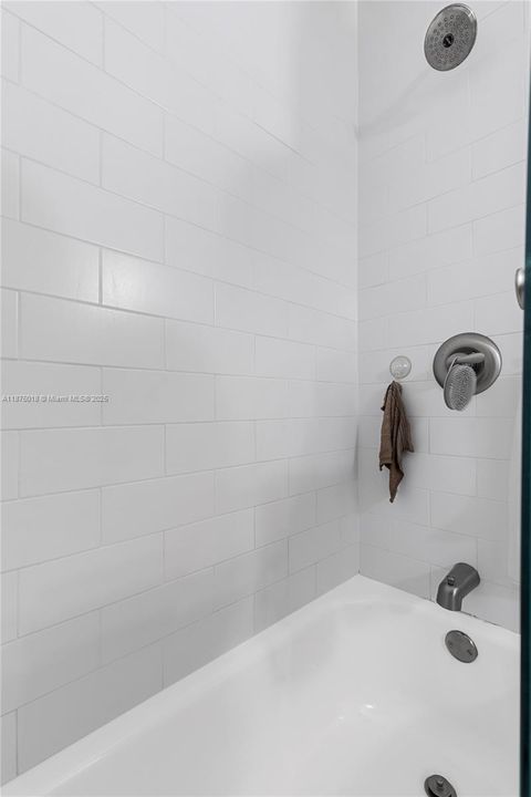 Под контрактом: $405,000 (3 спален, 2 ванн, 1508 Квадратных фут)