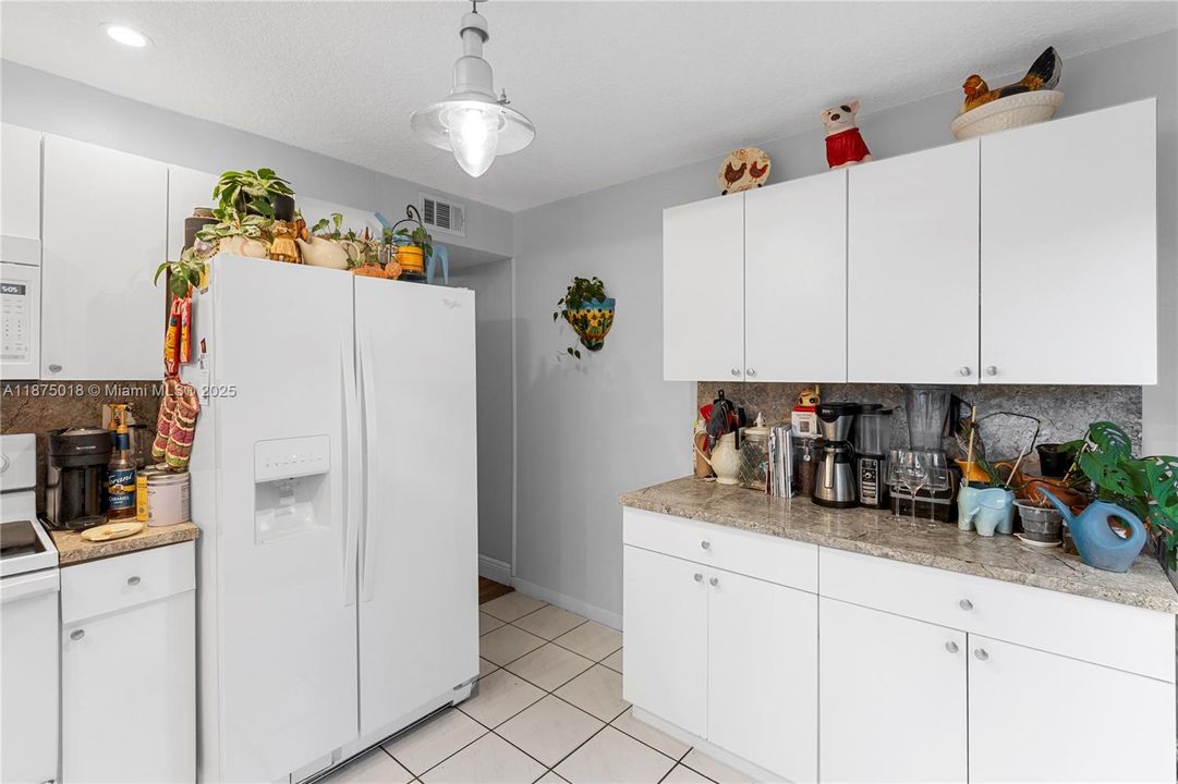 Под контрактом: $405,000 (3 спален, 2 ванн, 1508 Квадратных фут)