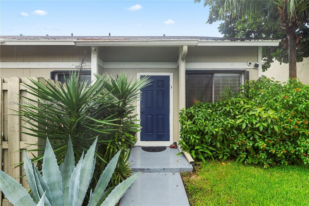 Под контрактом: $405,000 (3 спален, 2 ванн, 1508 Квадратных фут)