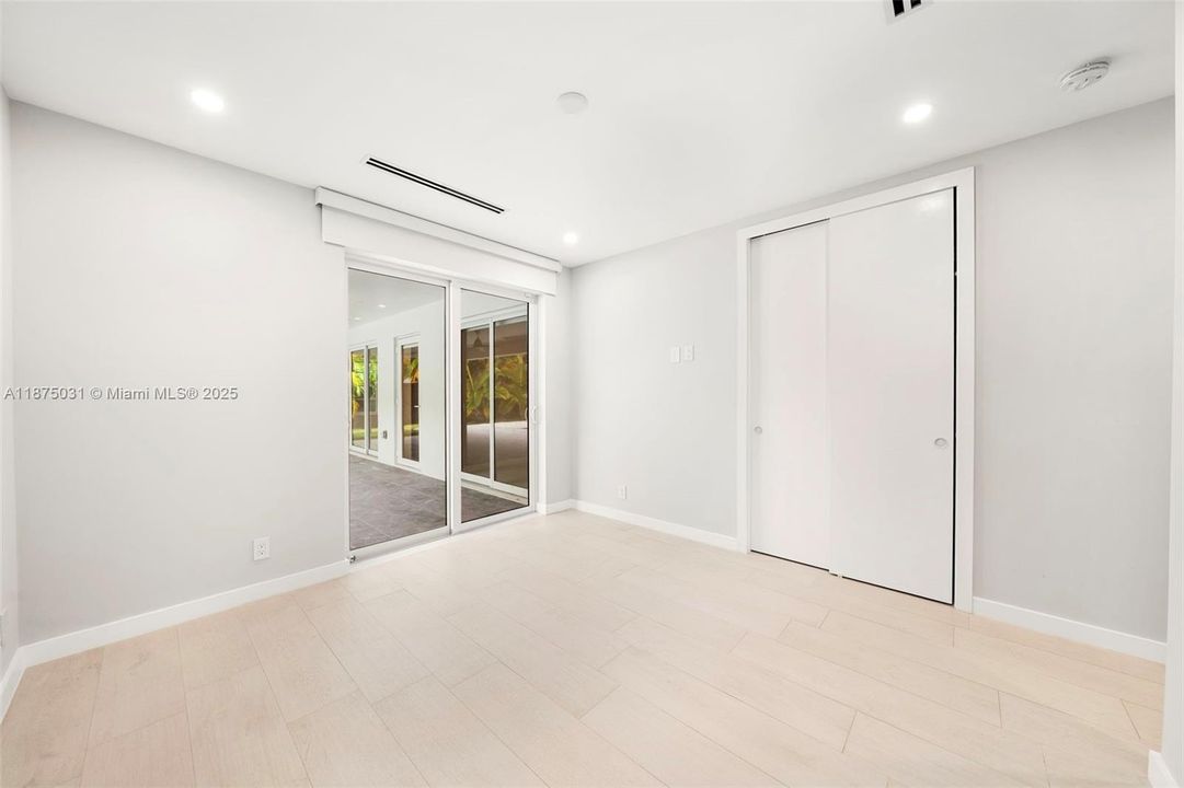 出租: $40,000 (5 贝兹, 6 浴室, 4334 平方英尺)