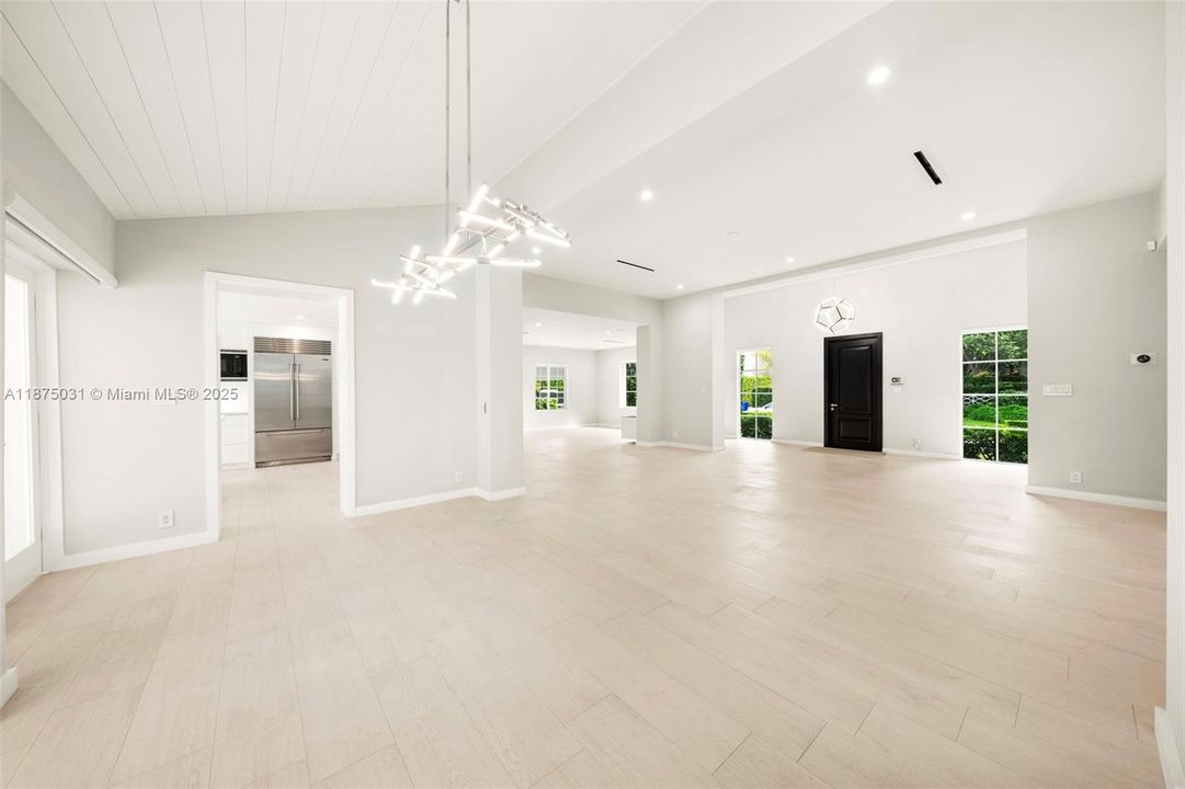 出租: $40,000 (5 贝兹, 6 浴室, 4334 平方英尺)