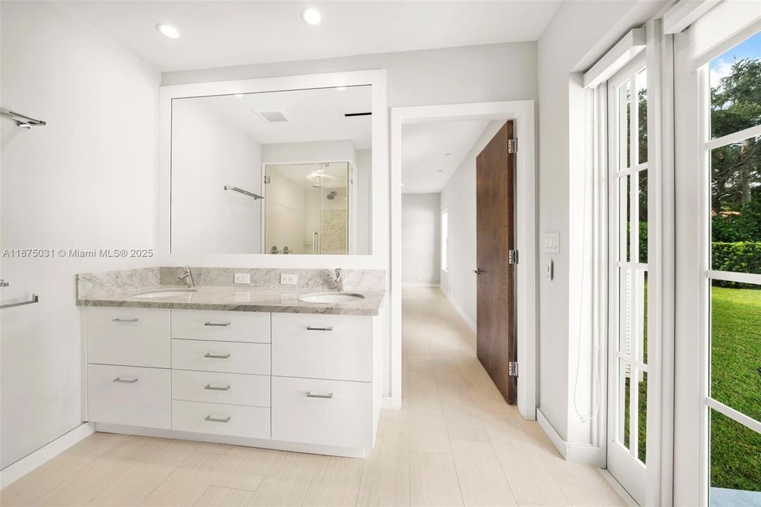 出租: $40,000 (5 贝兹, 6 浴室, 4334 平方英尺)