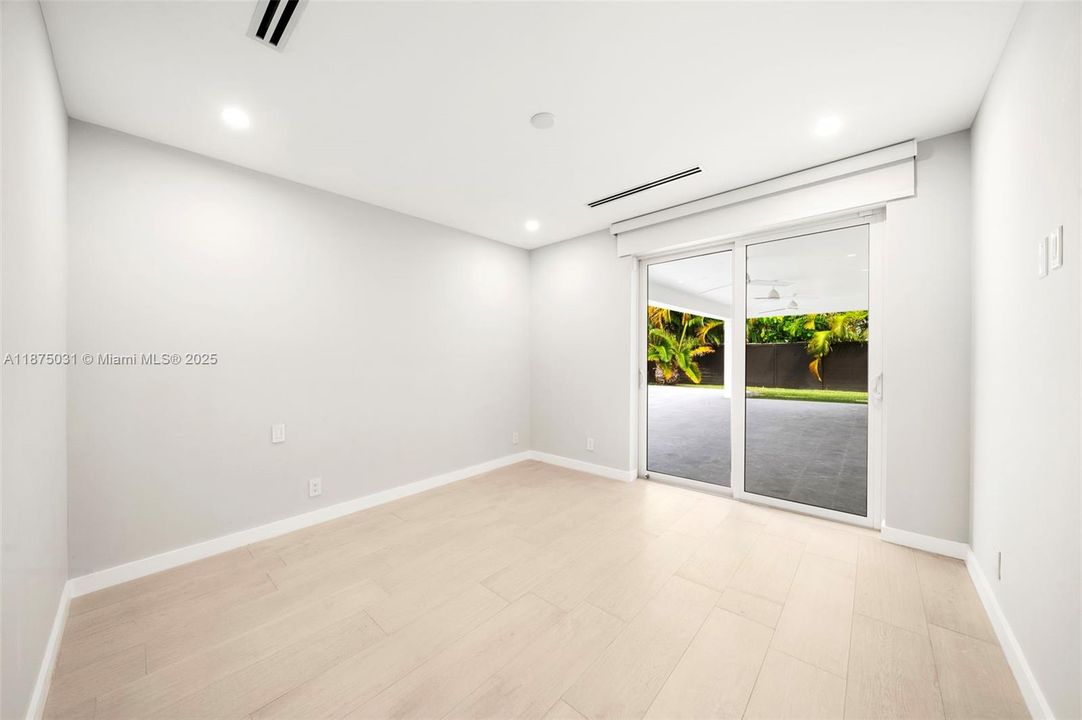 出租: $40,000 (5 贝兹, 6 浴室, 4334 平方英尺)