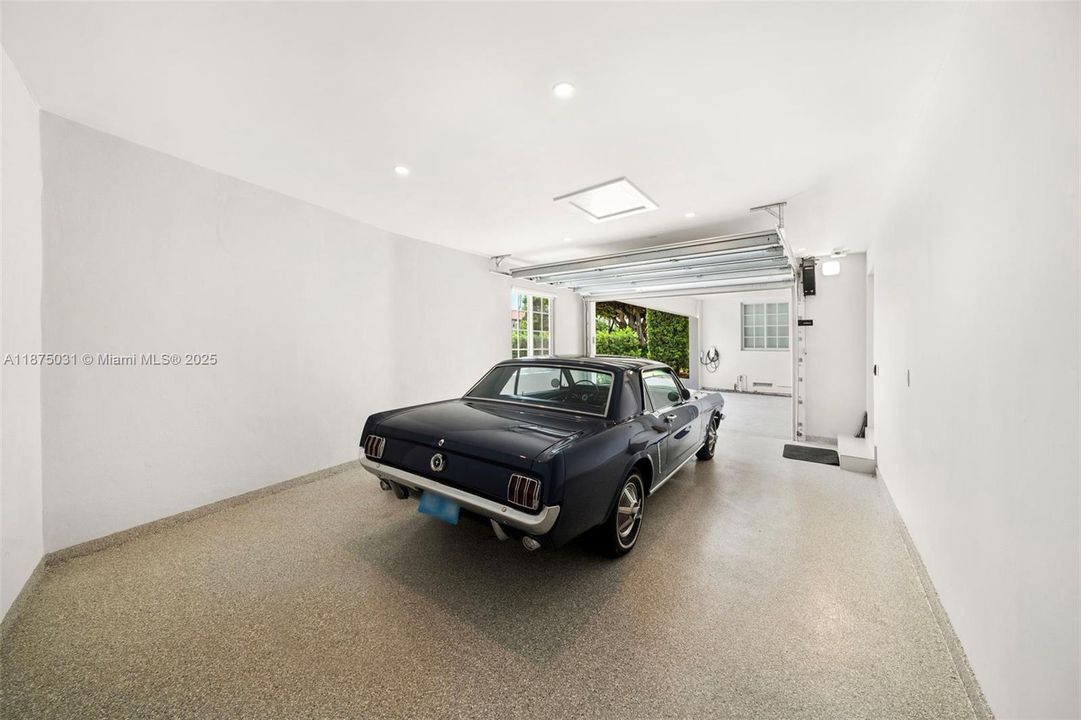 出租: $40,000 (5 贝兹, 6 浴室, 4334 平方英尺)