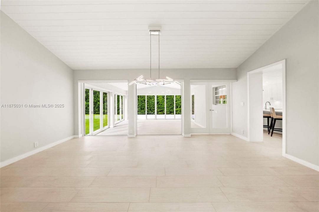 出租: $40,000 (5 贝兹, 6 浴室, 4334 平方英尺)