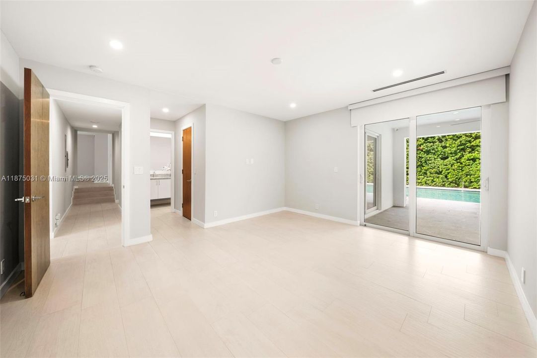 出租: $40,000 (5 贝兹, 6 浴室, 4334 平方英尺)