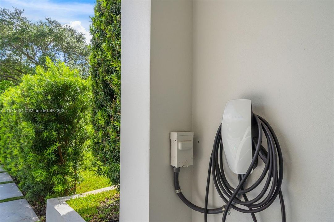 出租: $40,000 (5 贝兹, 6 浴室, 4334 平方英尺)