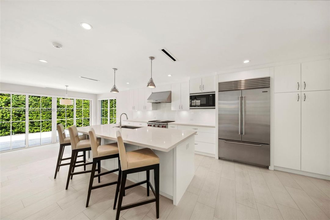 出租: $40,000 (5 贝兹, 6 浴室, 4334 平方英尺)