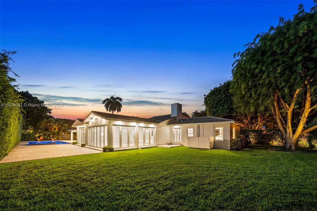 出租: $40,000 (5 贝兹, 6 浴室, 4334 平方英尺)