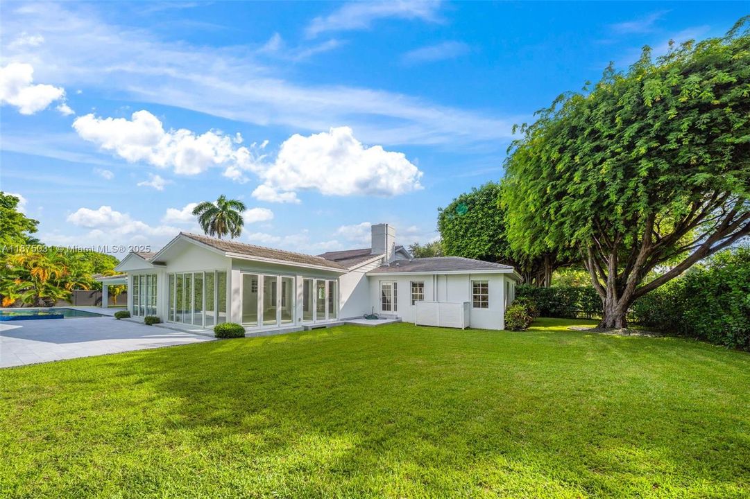 出租: $40,000 (5 贝兹, 6 浴室, 4334 平方英尺)