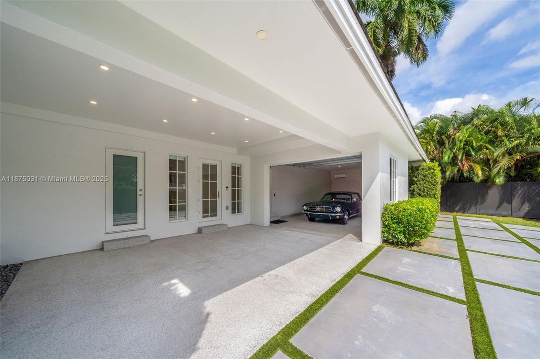 出租: $40,000 (5 贝兹, 6 浴室, 4334 平方英尺)