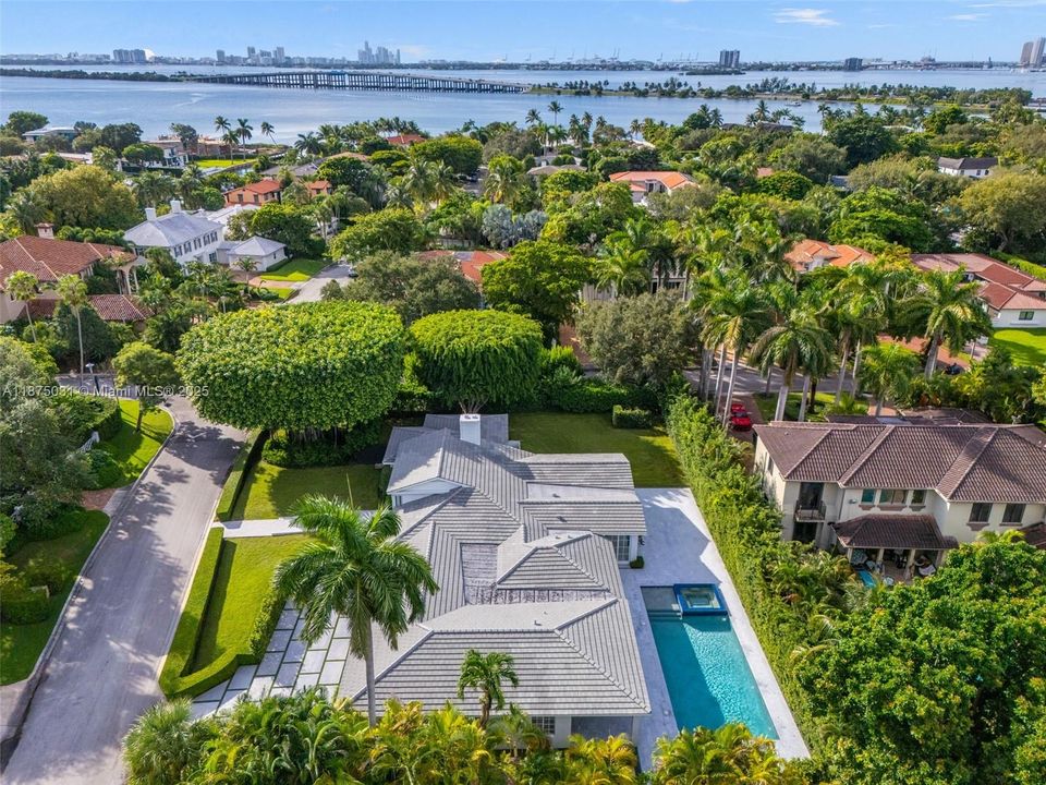 出租: $40,000 (5 贝兹, 6 浴室, 4334 平方英尺)