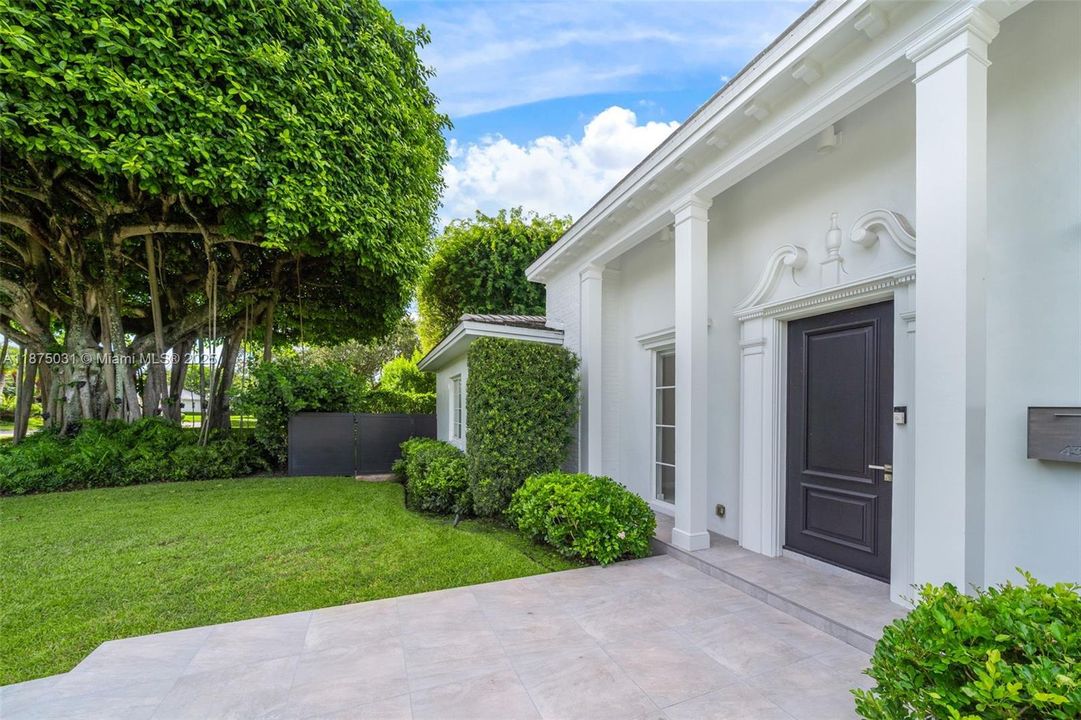 出租: $40,000 (5 贝兹, 6 浴室, 4334 平方英尺)