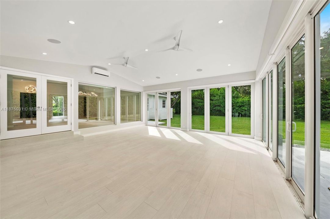 出租: $40,000 (5 贝兹, 6 浴室, 4334 平方英尺)