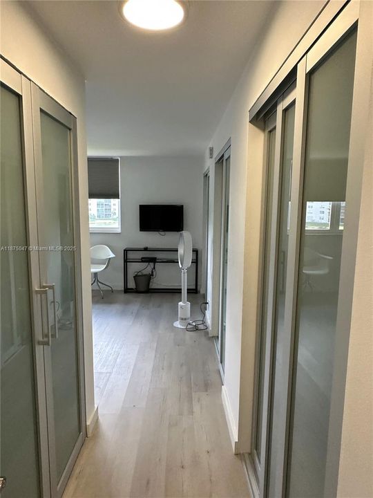 合同活跃: $249,000 (2 贝兹, 2 浴室, 1190 平方英尺)