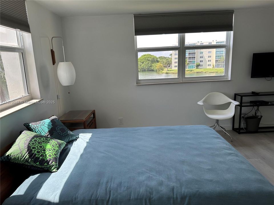 合同活跃: $249,000 (2 贝兹, 2 浴室, 1190 平方英尺)