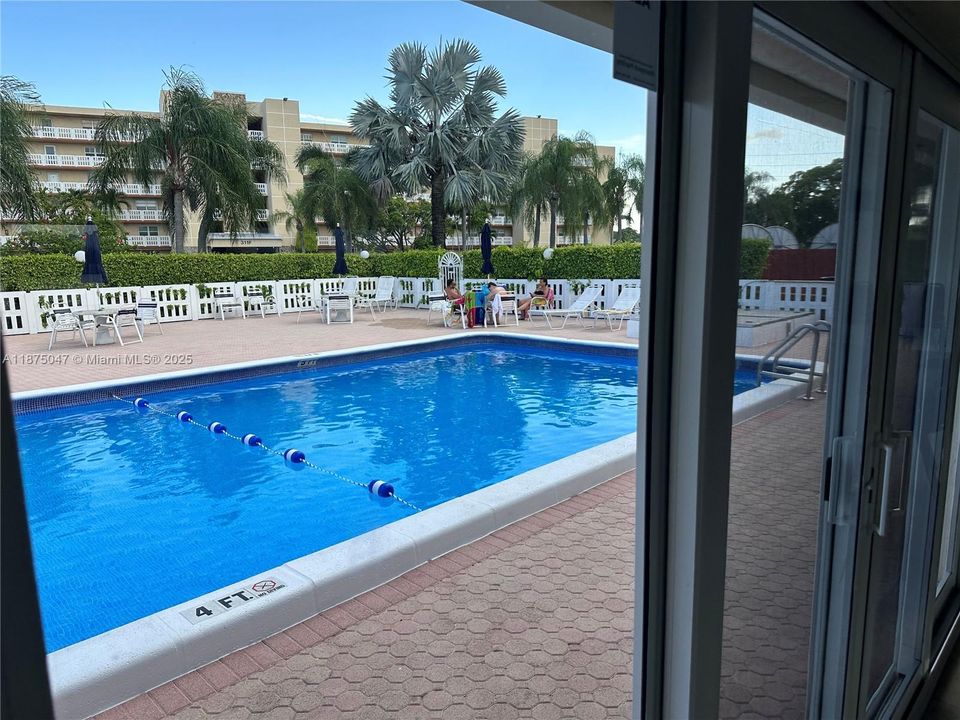 合同活跃: $249,000 (2 贝兹, 2 浴室, 1190 平方英尺)