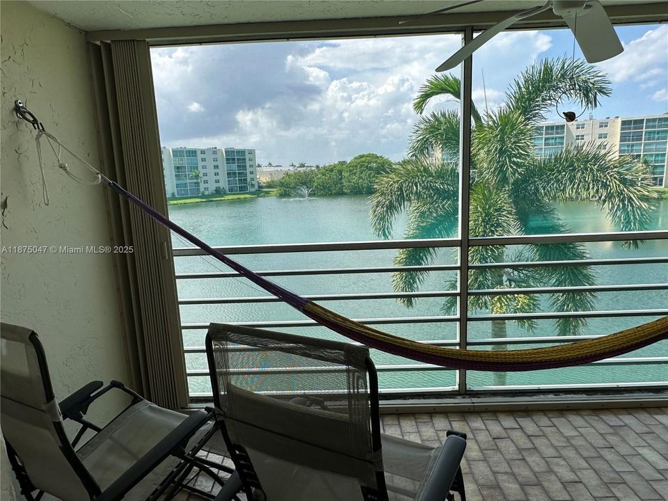 合同活跃: $249,000 (2 贝兹, 2 浴室, 1190 平方英尺)