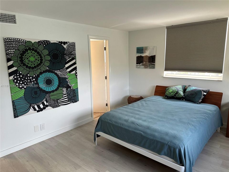 合同活跃: $249,000 (2 贝兹, 2 浴室, 1190 平方英尺)