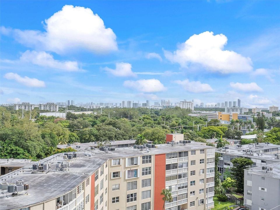 待售: $189,000 (1 贝兹, 1 浴室, 875 平方英尺)