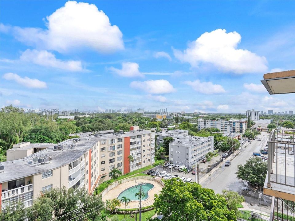 待售: $189,000 (1 贝兹, 1 浴室, 875 平方英尺)