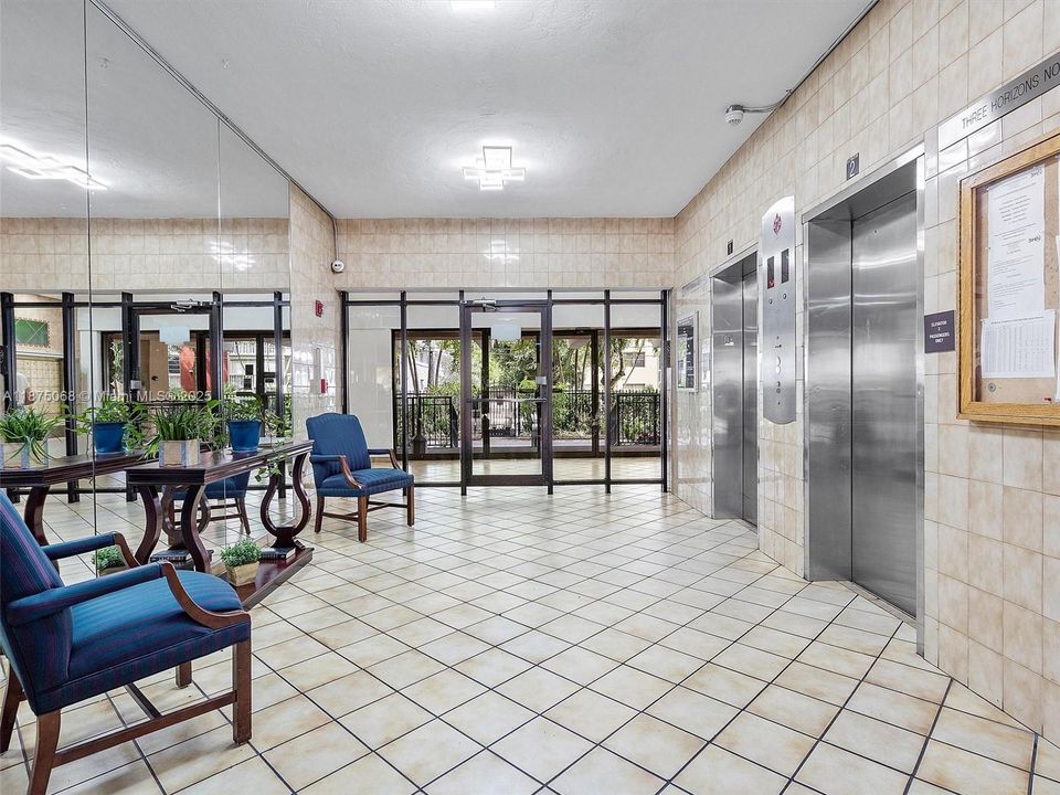 待售: $189,000 (1 贝兹, 1 浴室, 875 平方英尺)