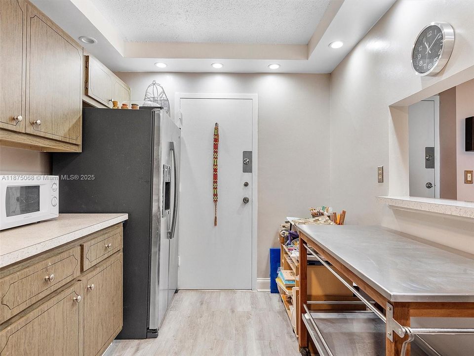 待售: $189,000 (1 贝兹, 1 浴室, 875 平方英尺)